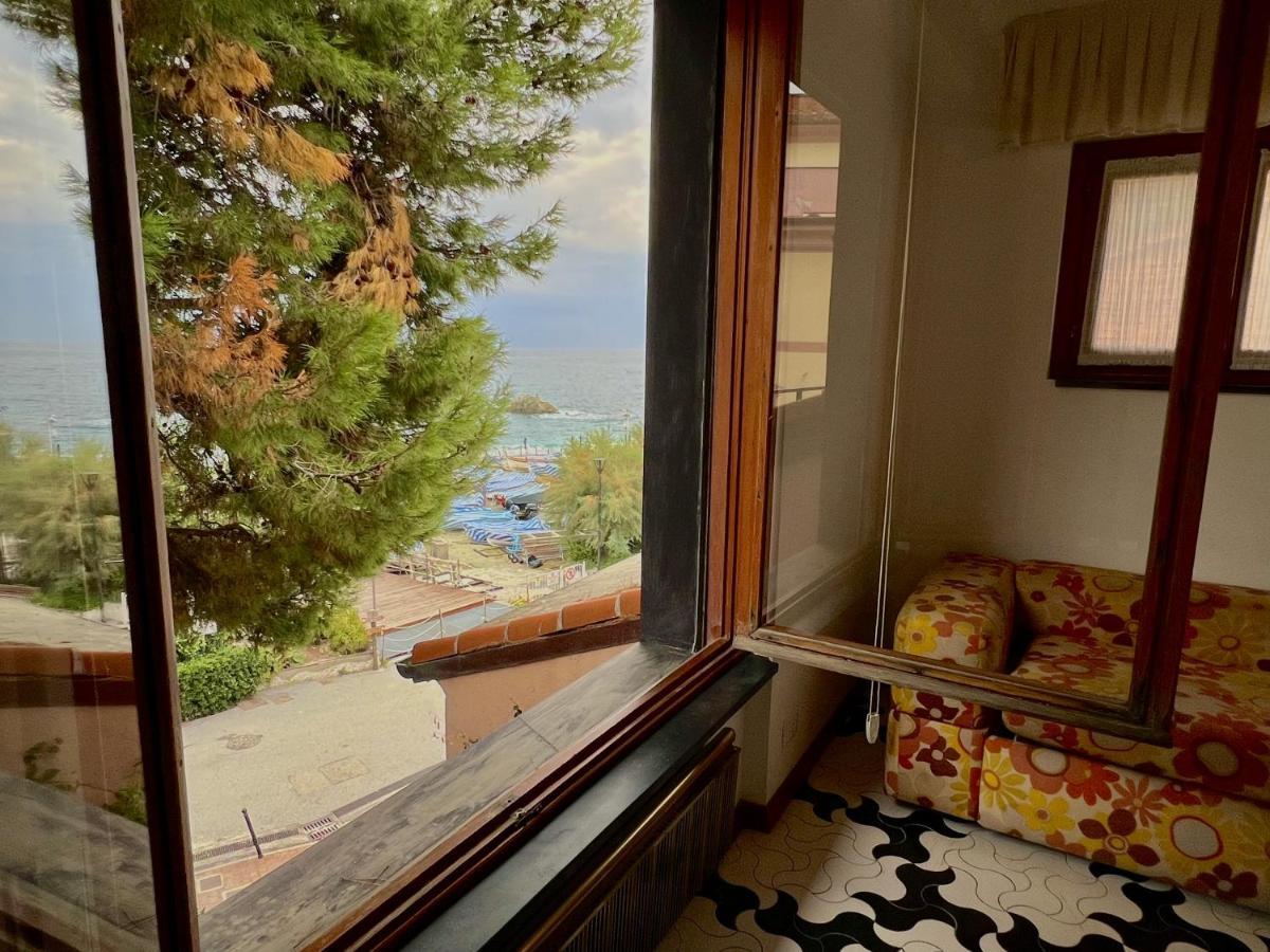 Sixties Sun & Sea Monterosso Apartment Monterosso al Mare Bagian luar foto